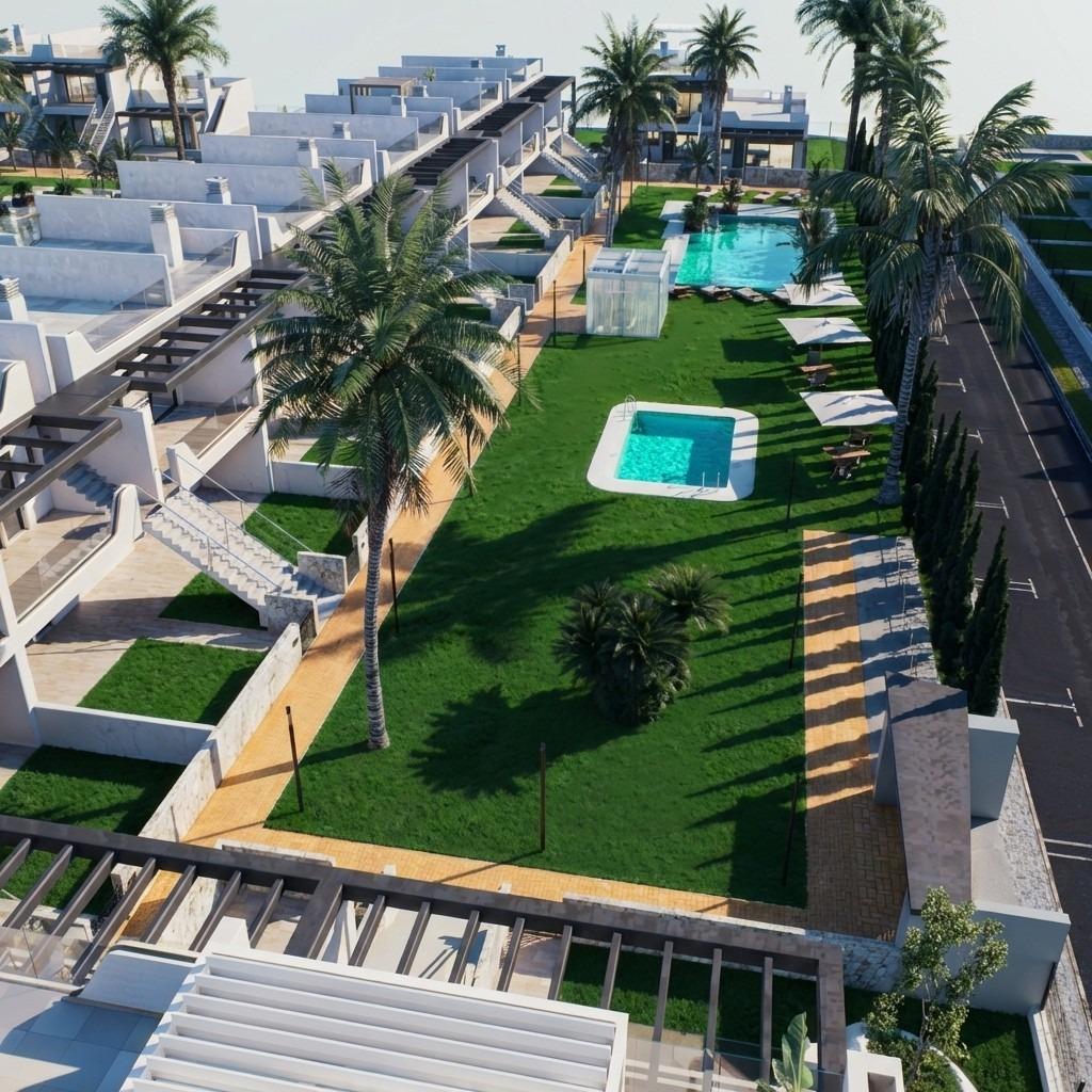 New build bungalows with garden or solarium near the beach in pilar de la horadada