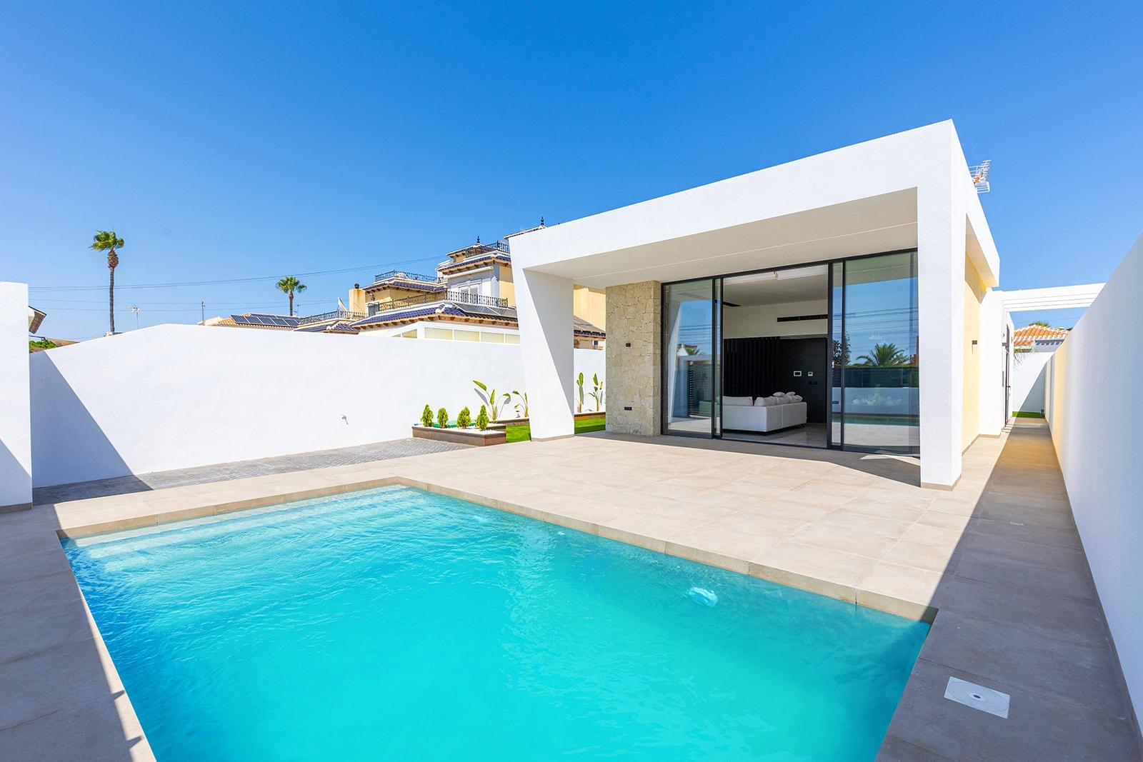 New-build one-story villas with private pool in torrevieja