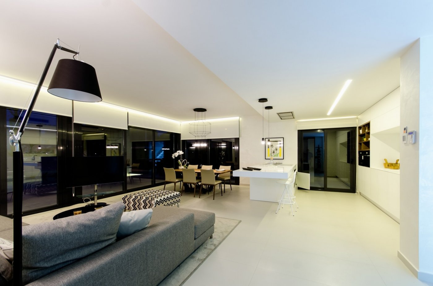 New construction villas 250 m from the beach in campoamor
