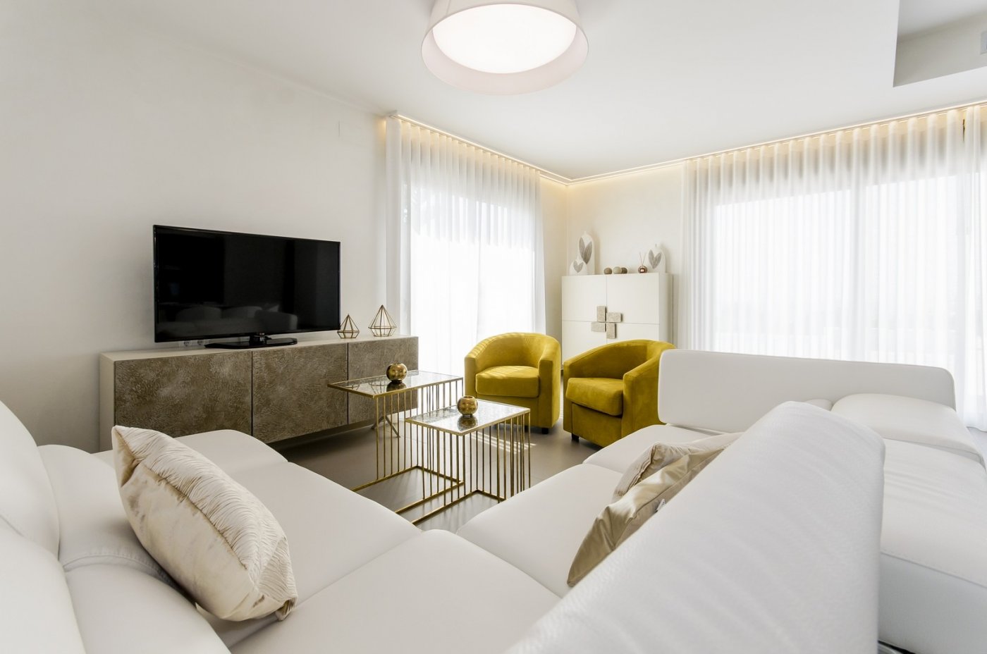 New construction villas 250 m from the beach in campoamor