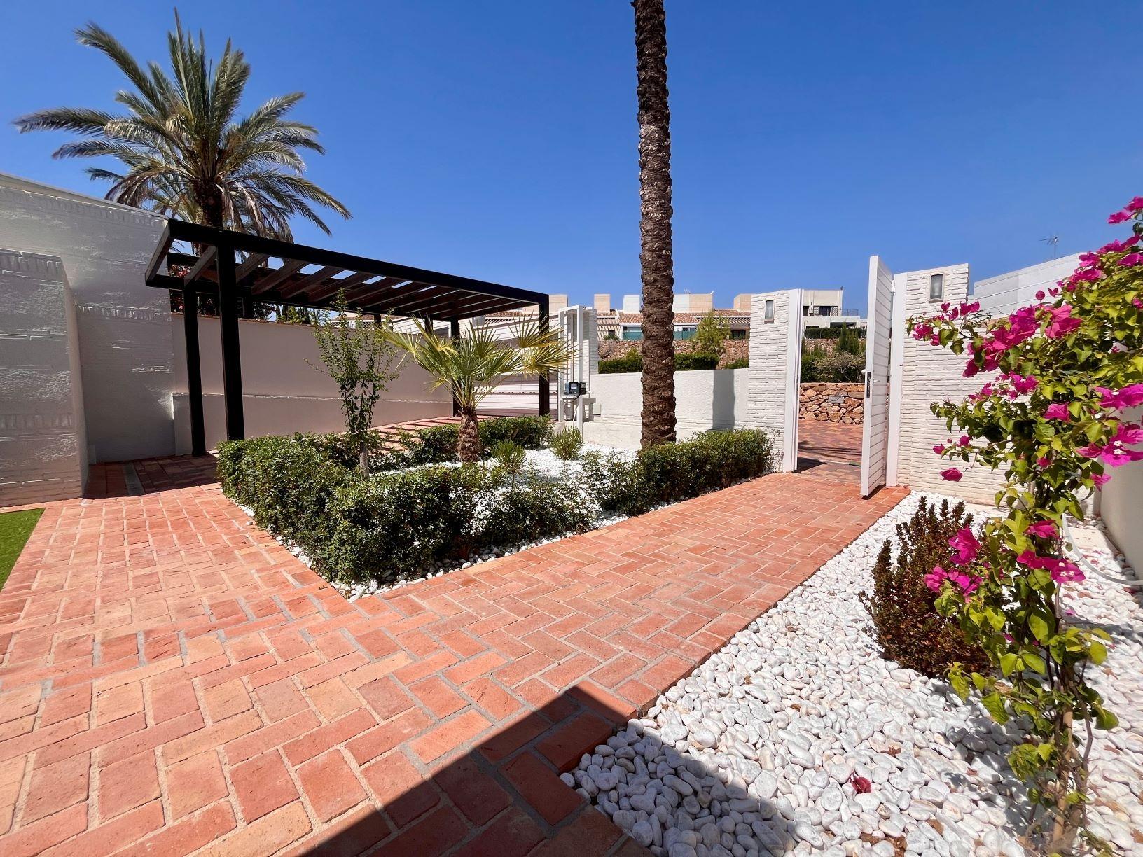 Elegant one-level townhouses with private pool in peraleja golf resort – costa cálida