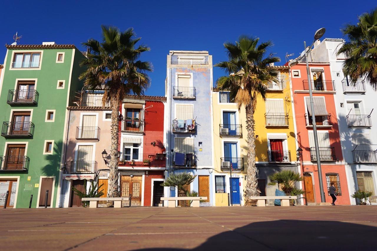 Exclusive seafront apartments and penthouses in villajoyosa with panoramic mediterranean views