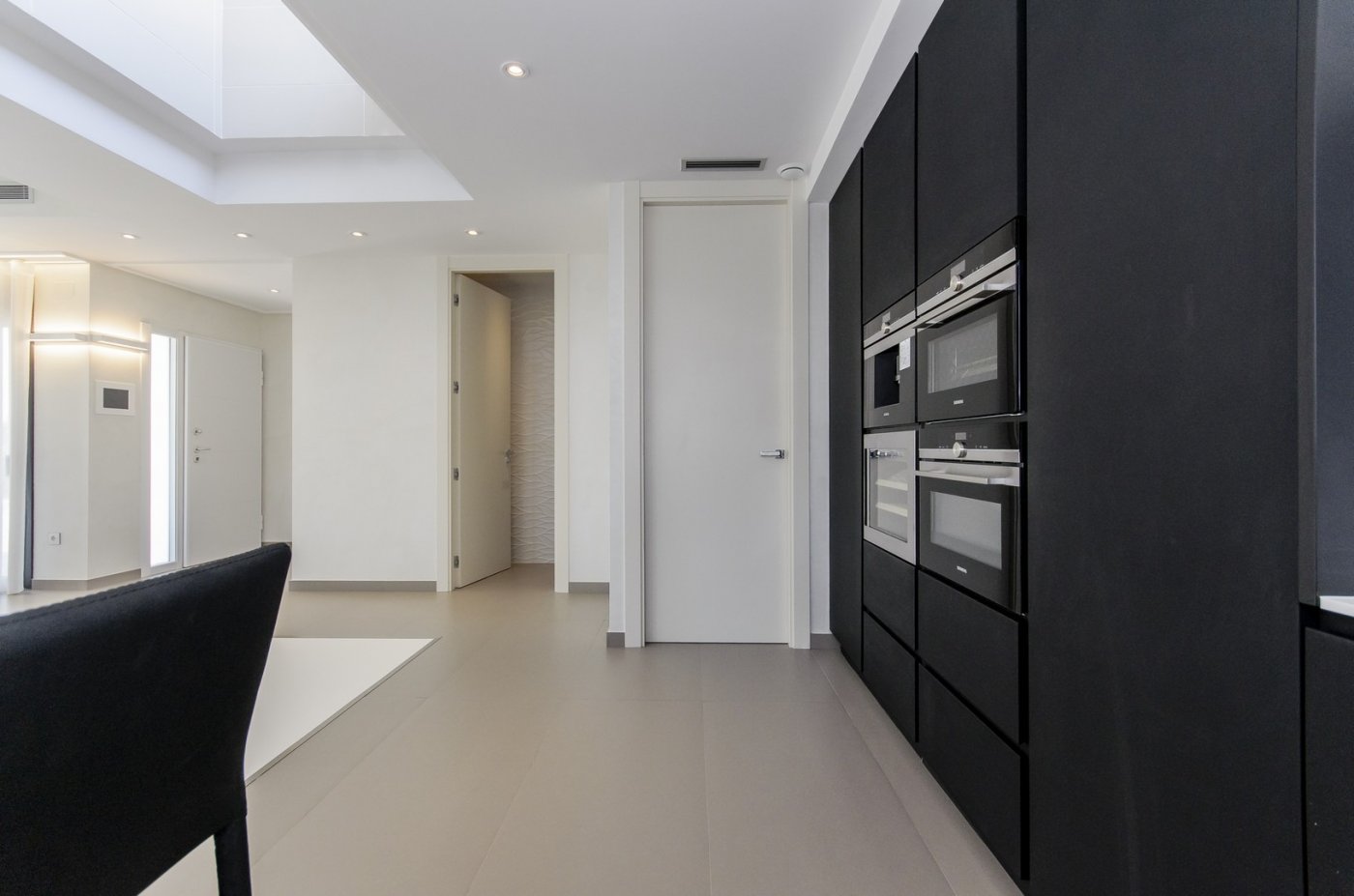 New construction villas 250 m from the beach in campoamor