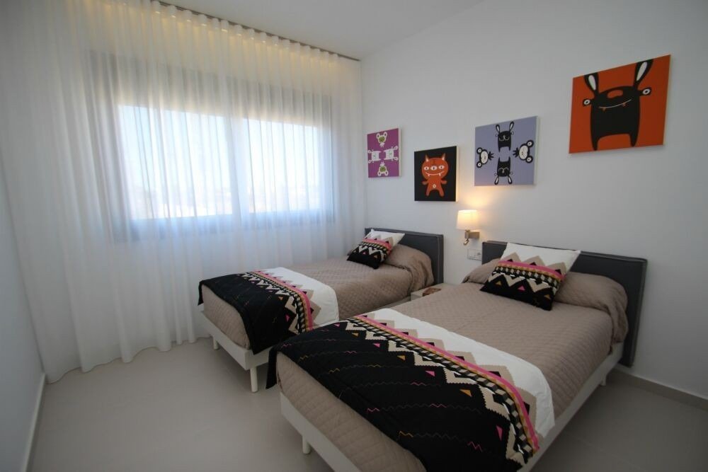 New construction villas 250 m from the beach in campoamor