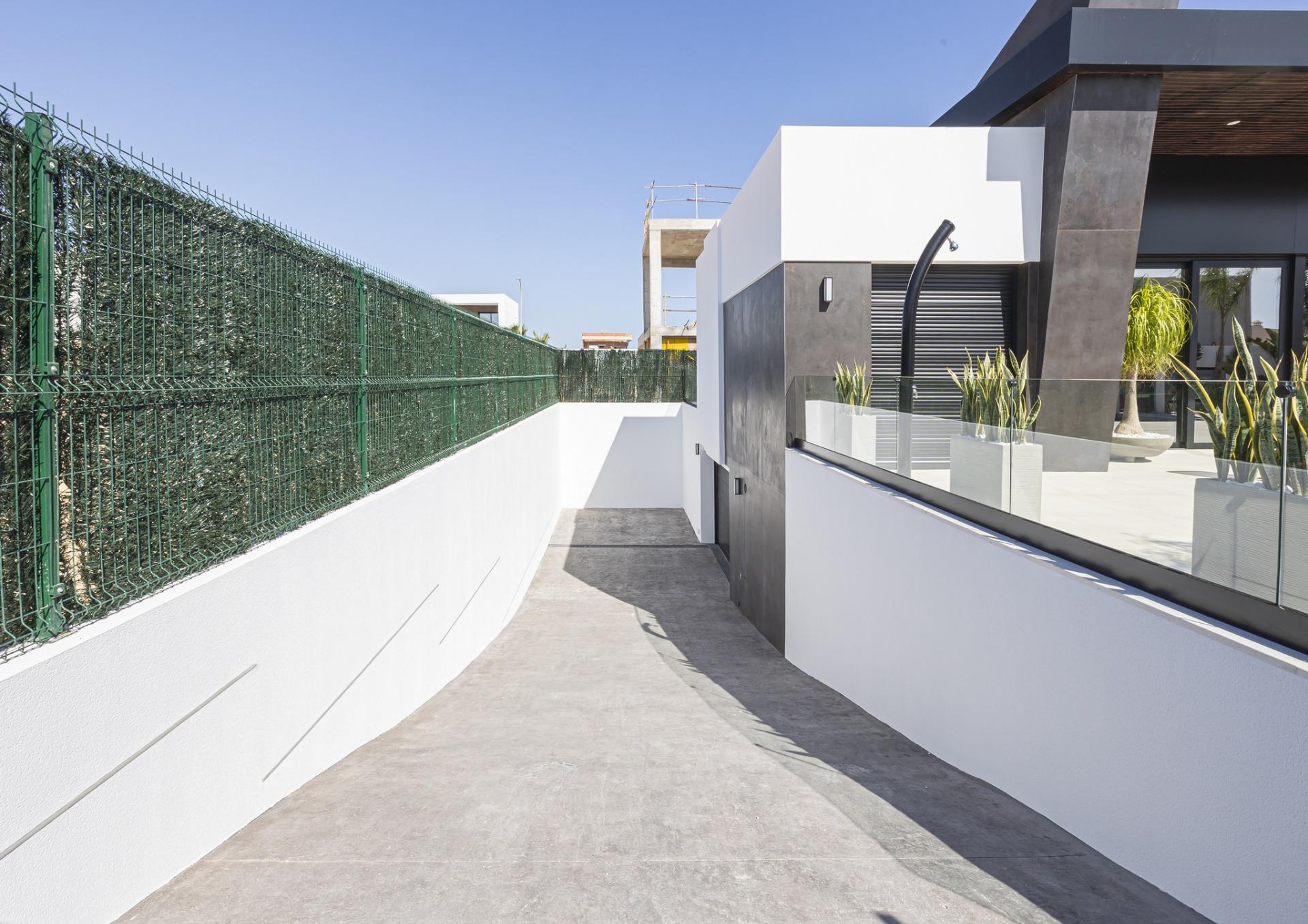 NEW BUILD VILLAS IN ROJALES