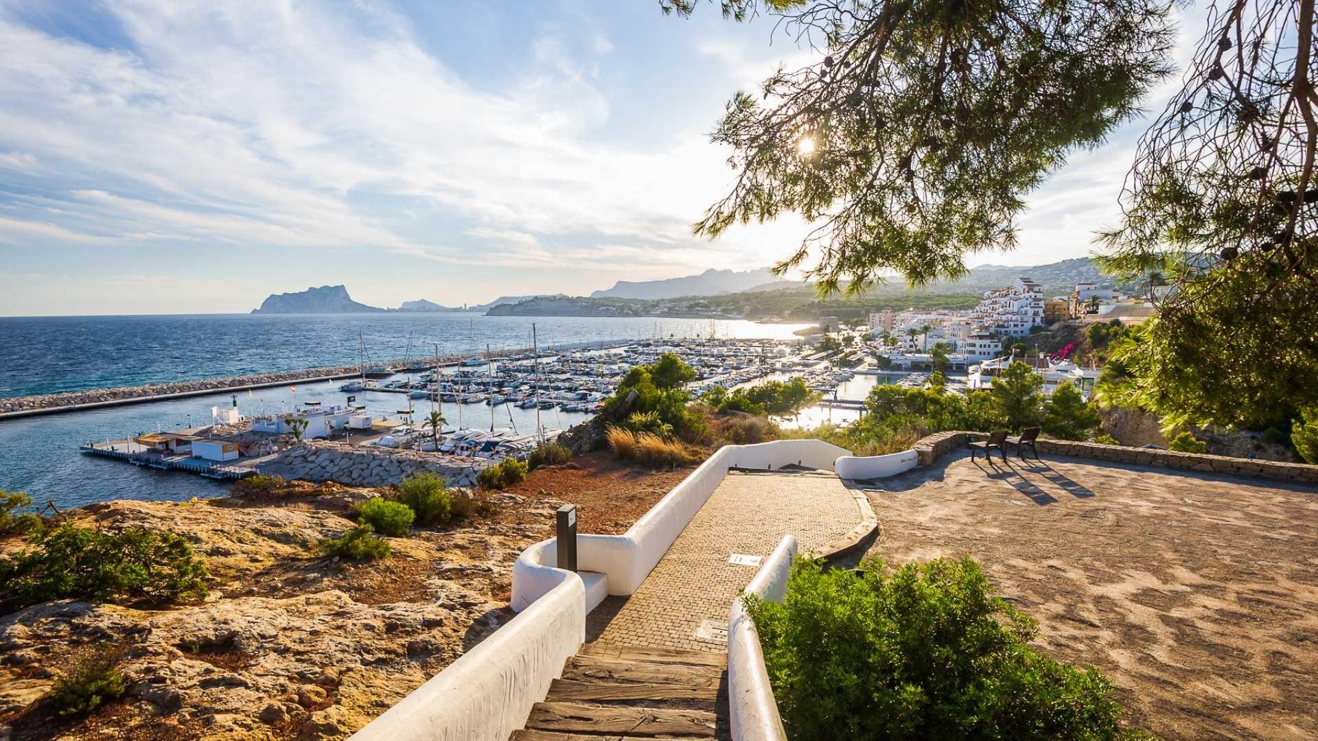 Luxury modern home in the heart of moraira-teulada: a contemporary mediterranean retreat