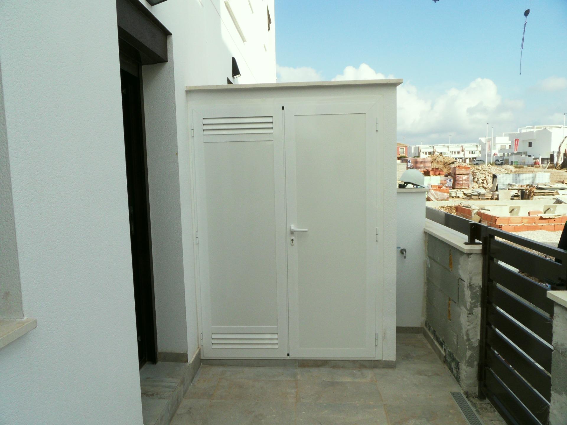 Modern townhouses and semi-detached homes in pilar de la horadada