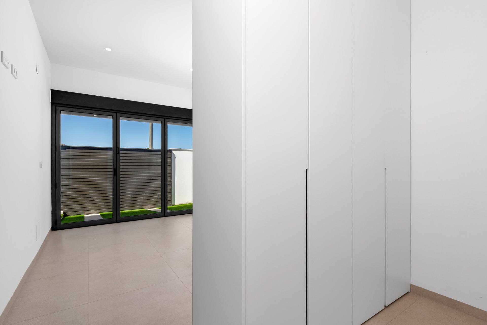 New build villas near serena golf in los alcazares
