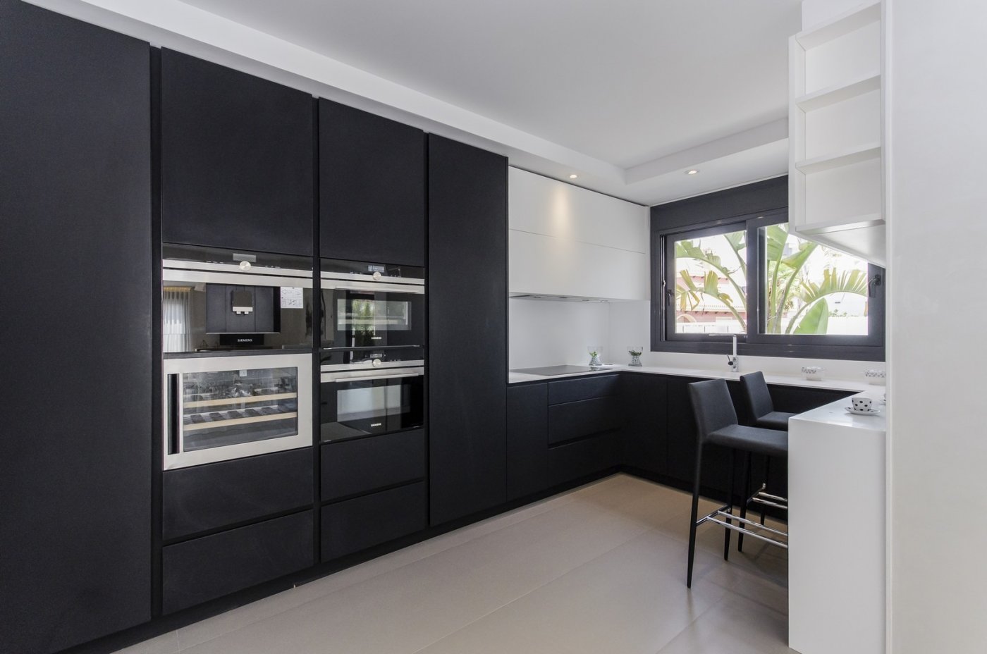 New construction villas 250 m from the beach in campoamor