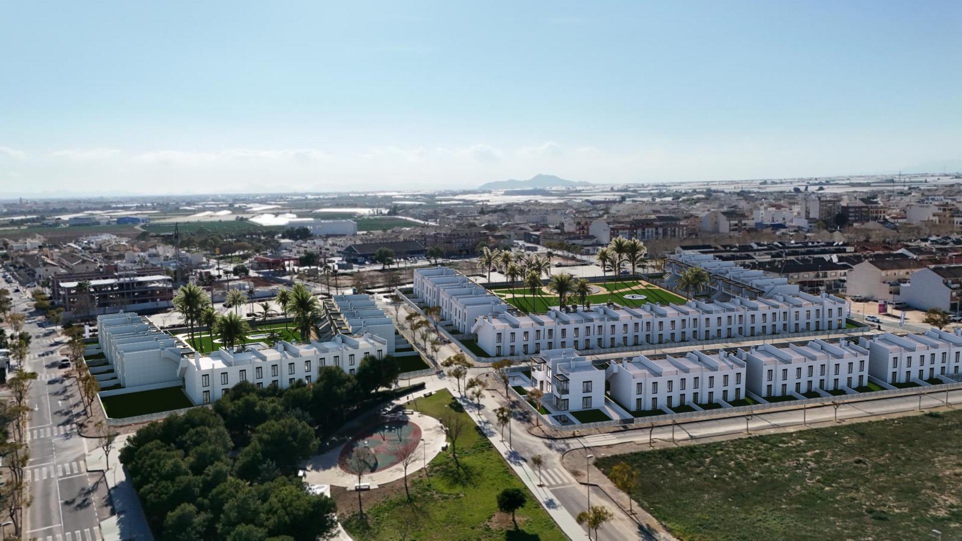 New build bungalows with garden or solarium near the beach in pilar de la horadada