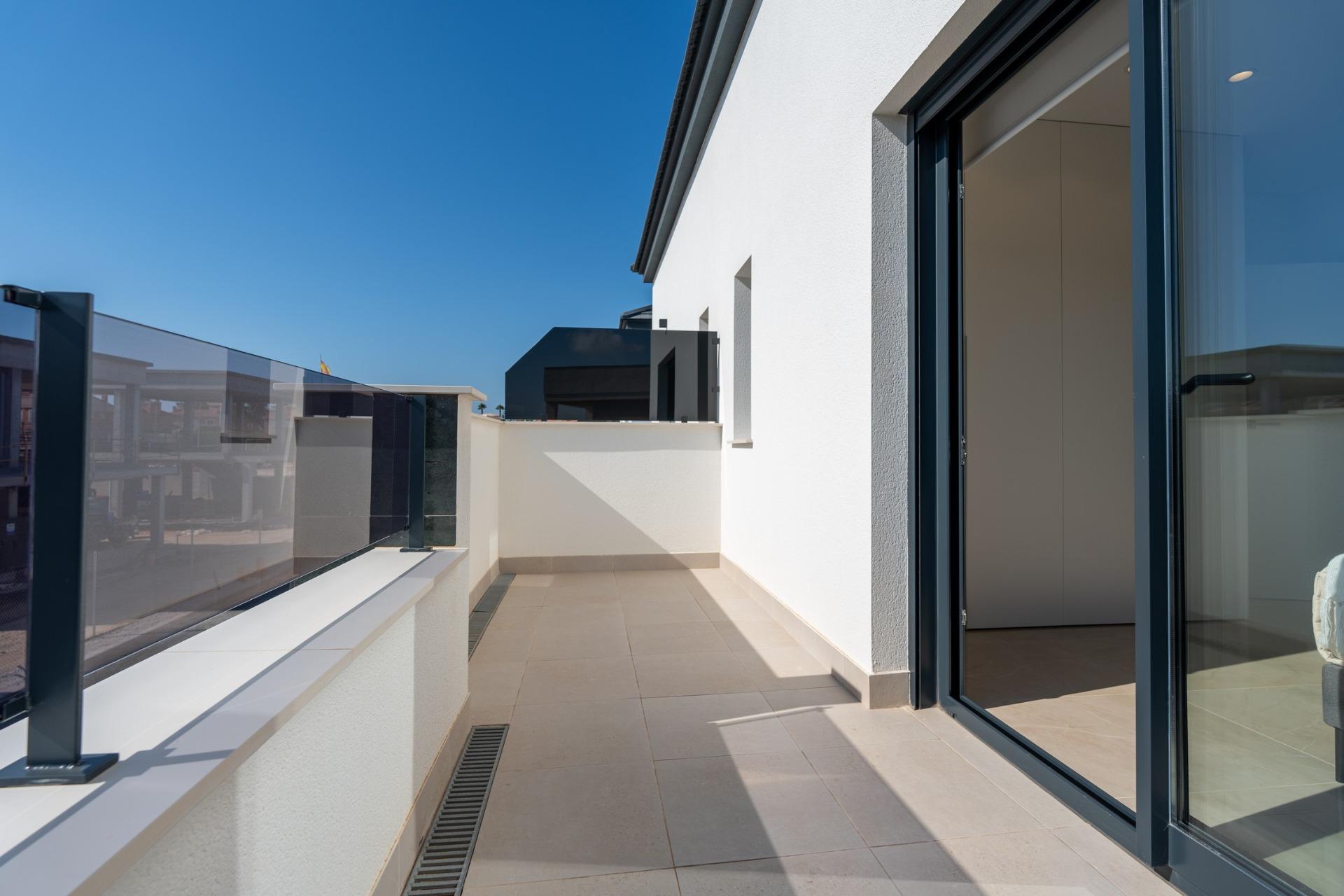 New build townhouses and quads in gran alacant near the beach