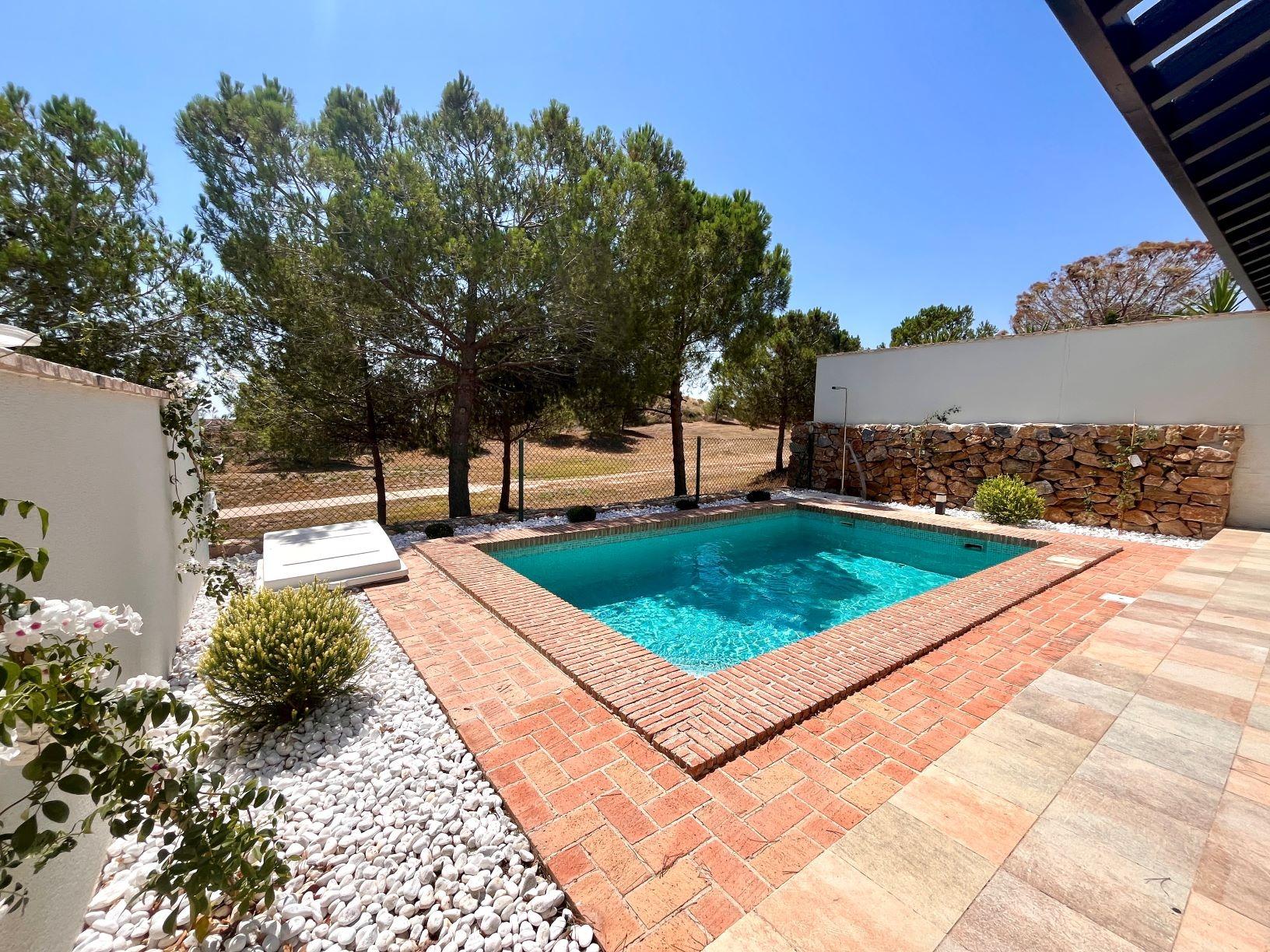 Elegant one-level townhouses with private pool in peraleja golf resort – costa cálida
