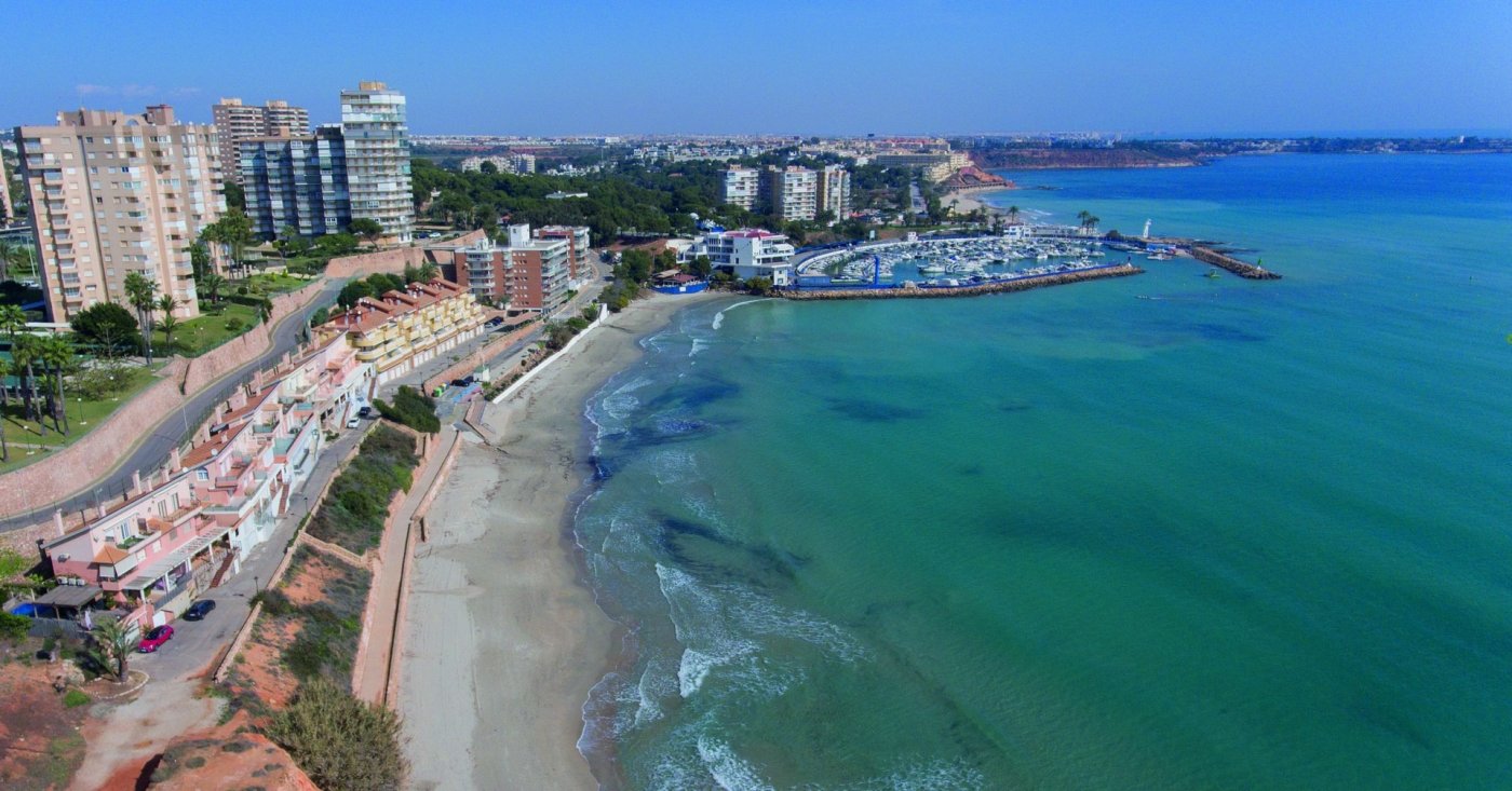 GROUND FLOOR FLAT IN LUXURY RESIDENTIAL COMPLEX NEXT TO THE SEA