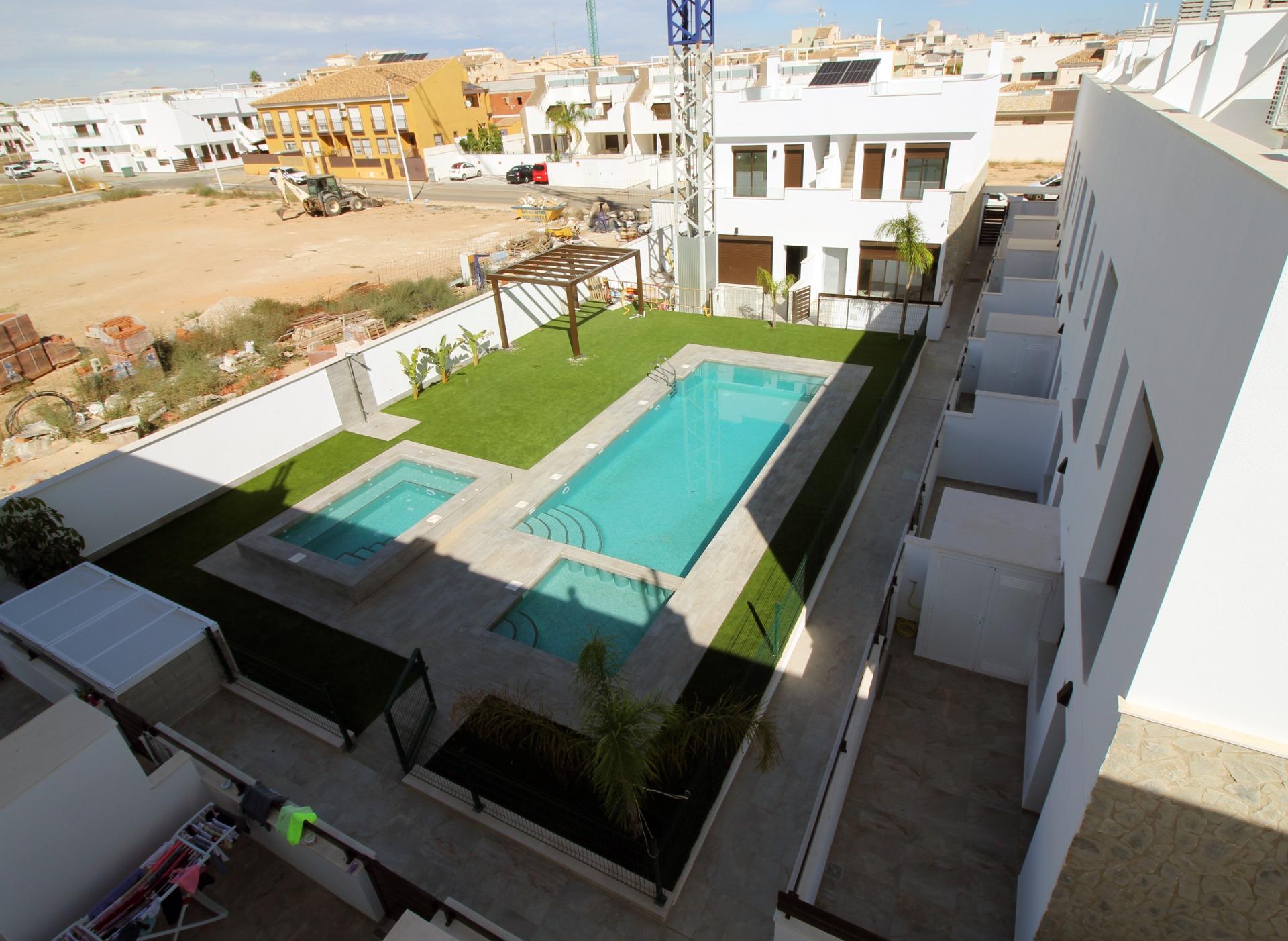 Modern townhouses and semi-detached homes in pilar de la horadada