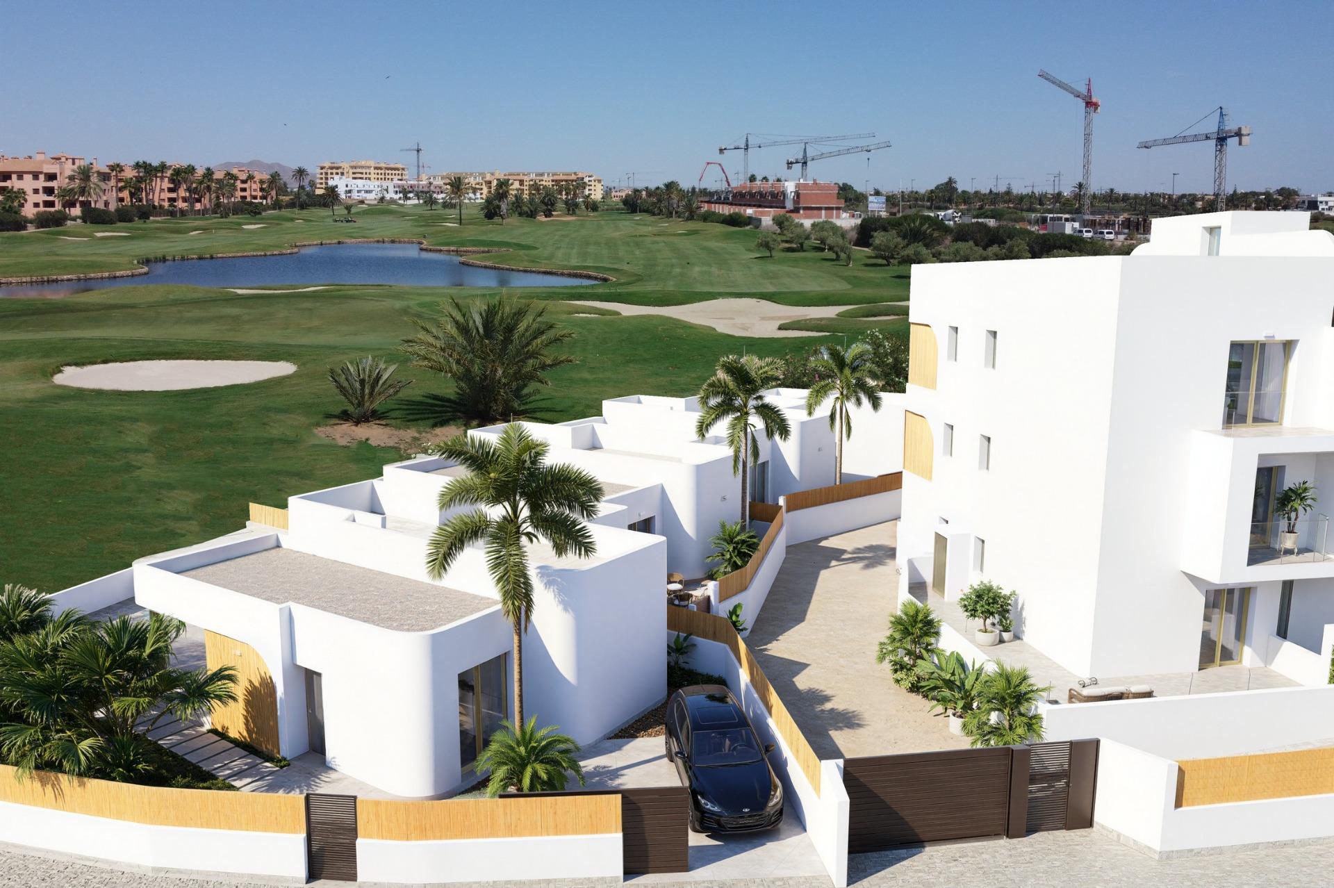 New build residential complex in los alcázares on the frontline of serena golf