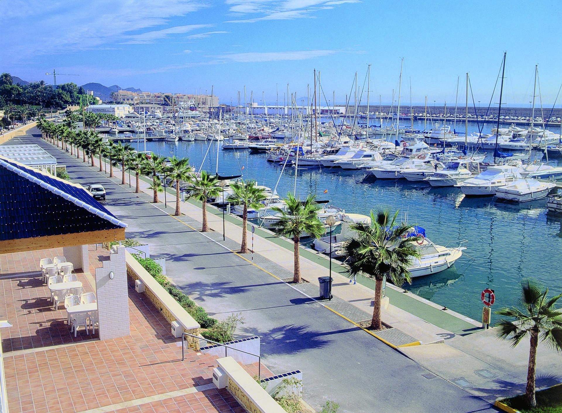 Exclusive seafront apartments and penthouses in villajoyosa with panoramic mediterranean views