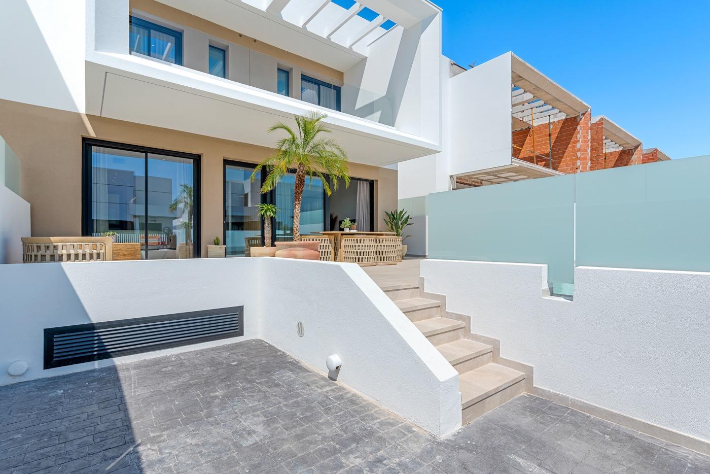 New build semi-detached and terraced villas in dolores, alicante