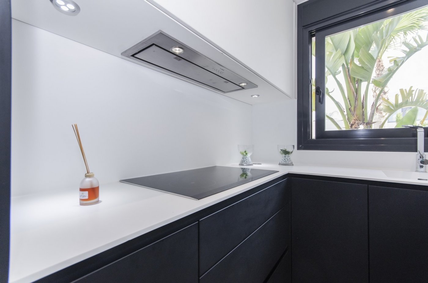 New construction villas 250 m from the beach in campoamor