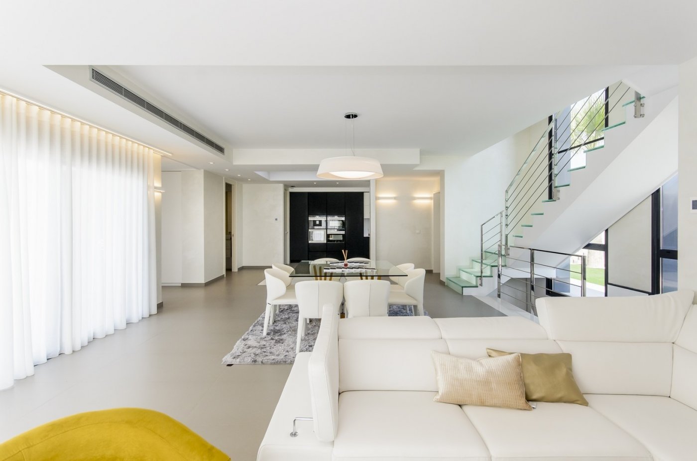 New construction villas 250 m from the beach in campoamor