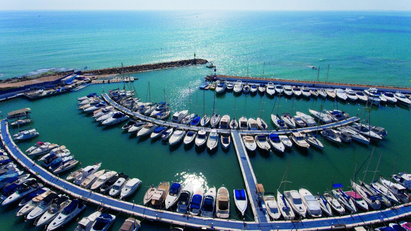 GROUND FLOOR FLAT IN LUXURY RESIDENTIAL COMPLEX NEXT TO THE SEA