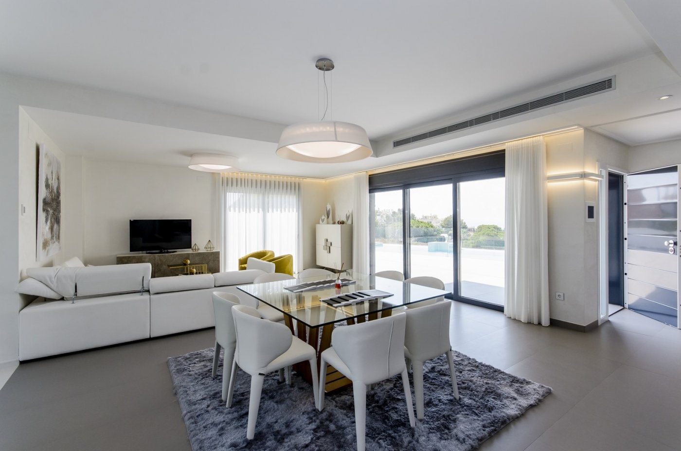 New construction villas 250 m from the beach in campoamor