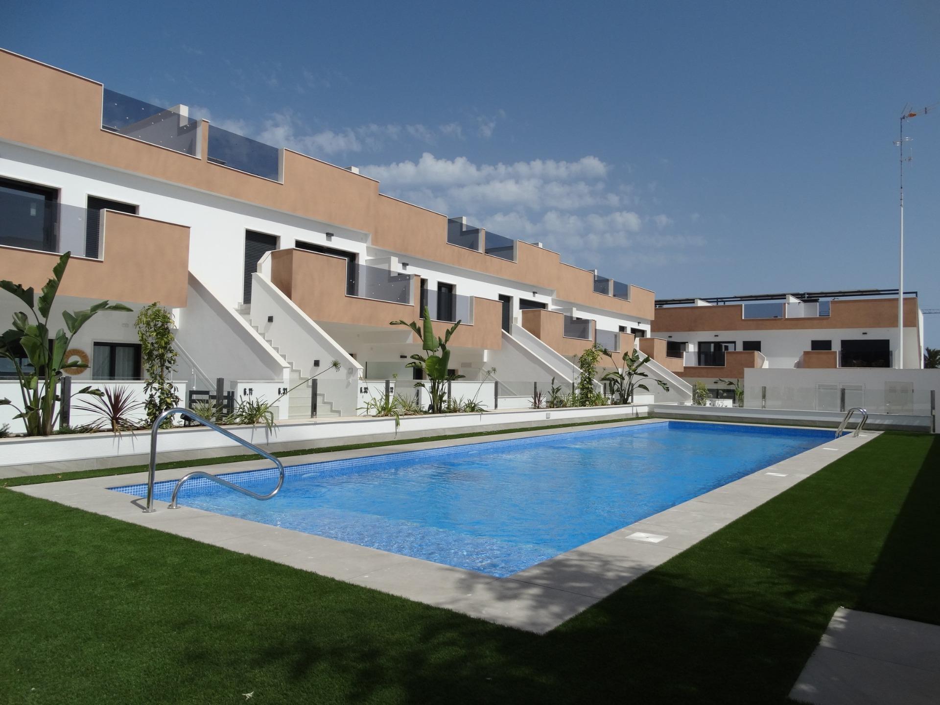 Newly built bungalows with solarium or garden in pilar de la horadada