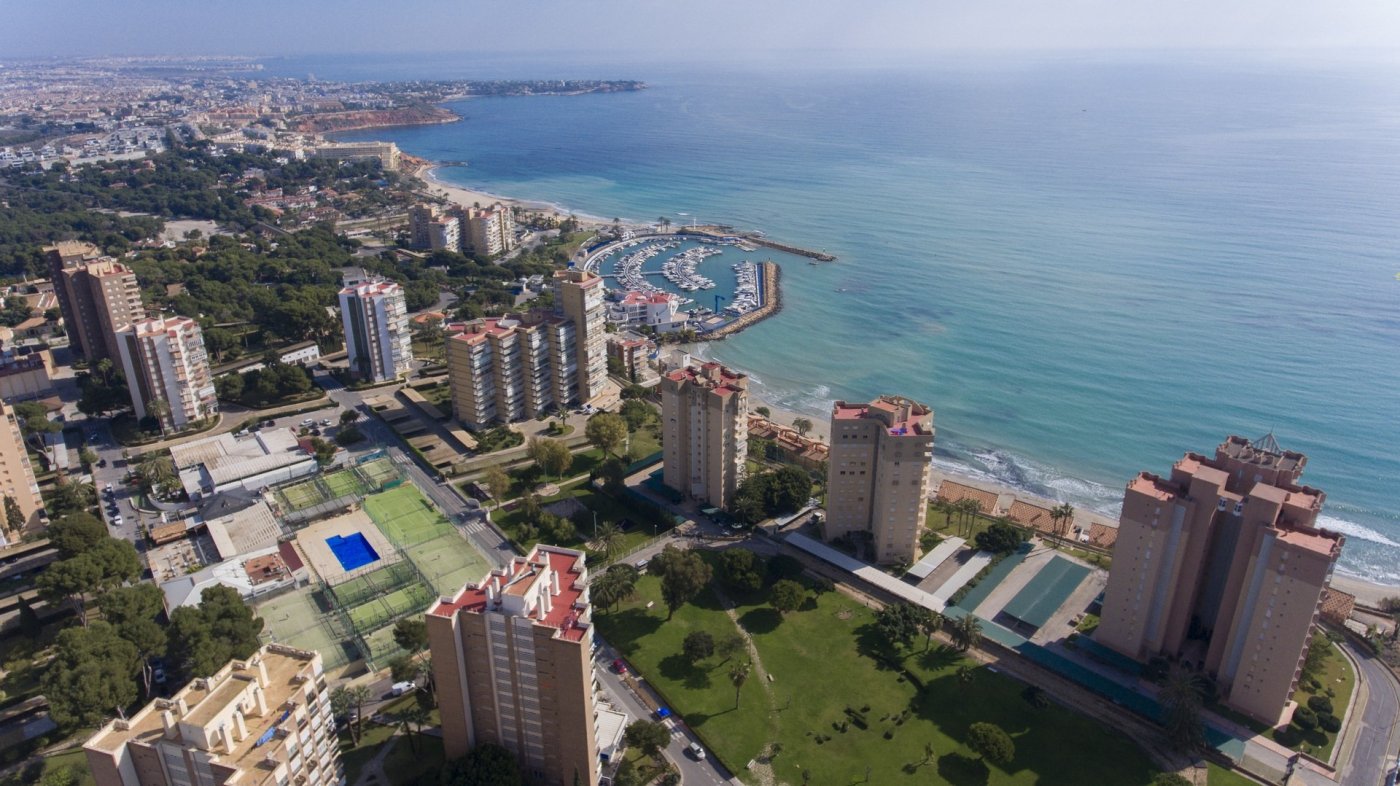 GROUND FLOOR FLAT IN LUXURY RESIDENTIAL COMPLEX NEXT TO THE SEA