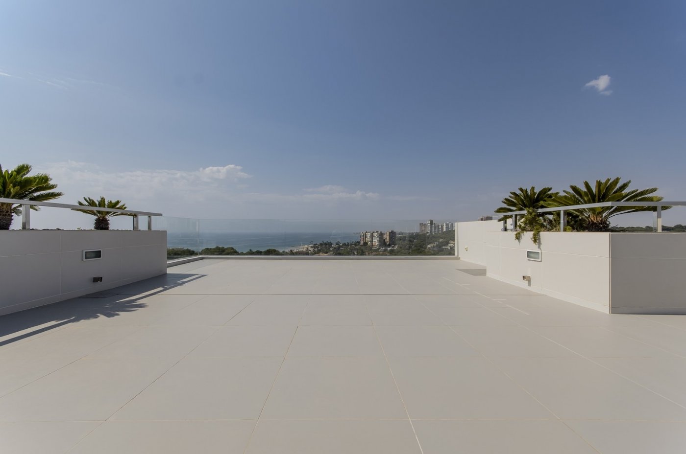 New construction villas 250 m from the beach in campoamor
