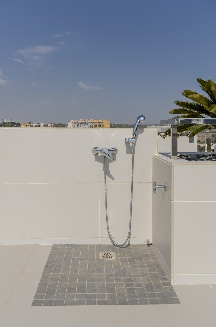 New construction villas 250 m from the beach in campoamor