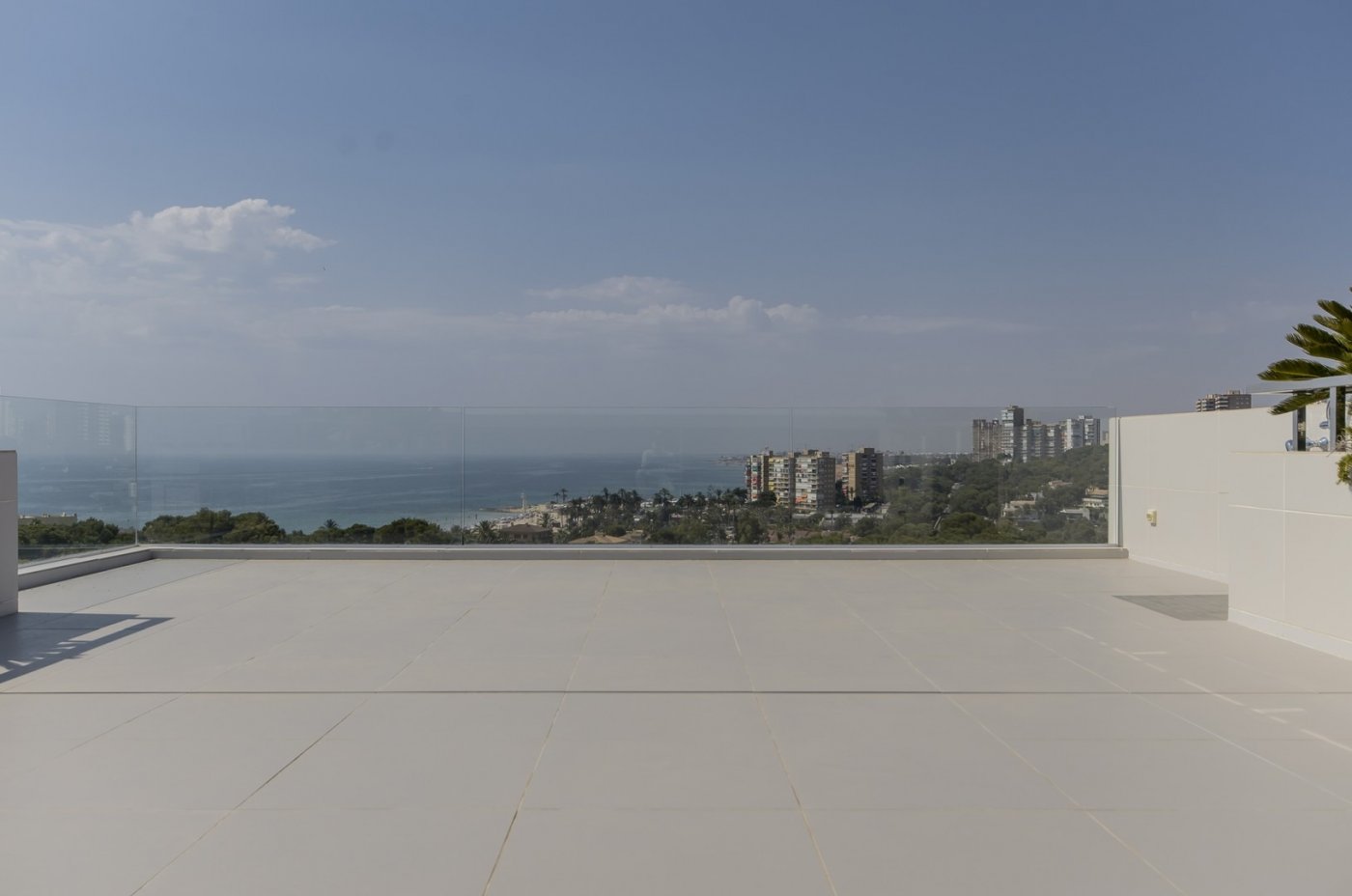 New construction villas 250 m from the beach in campoamor
