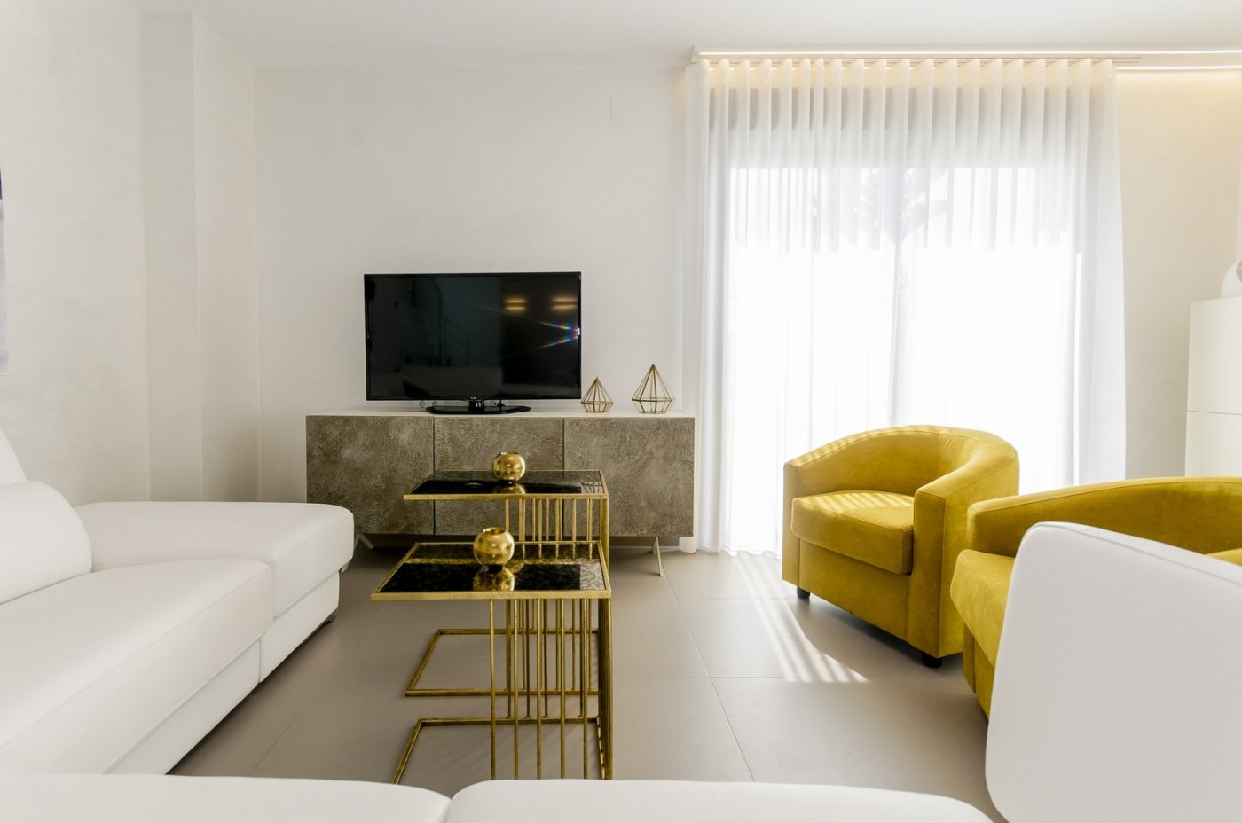 New construction villas 250 m from the beach in campoamor