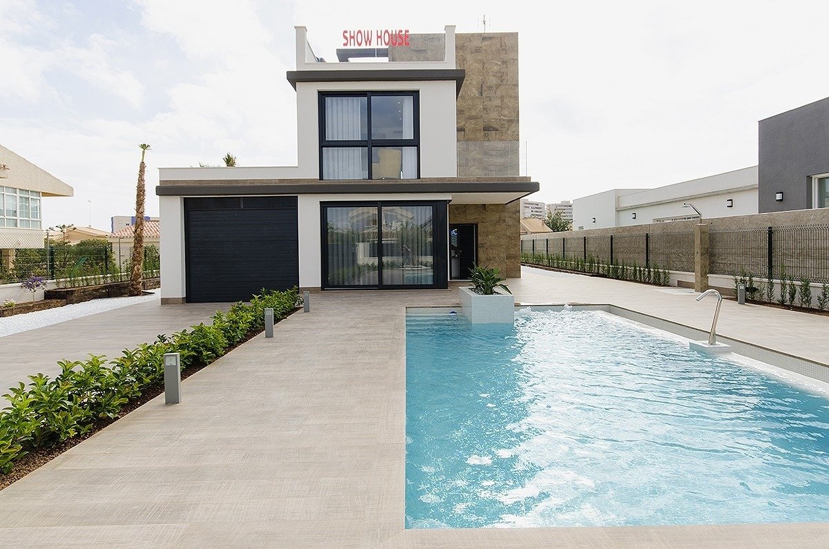 New build villa in playa honda