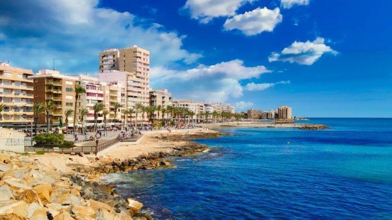 New build apartments in torrevieja, just 150m from playa del cura