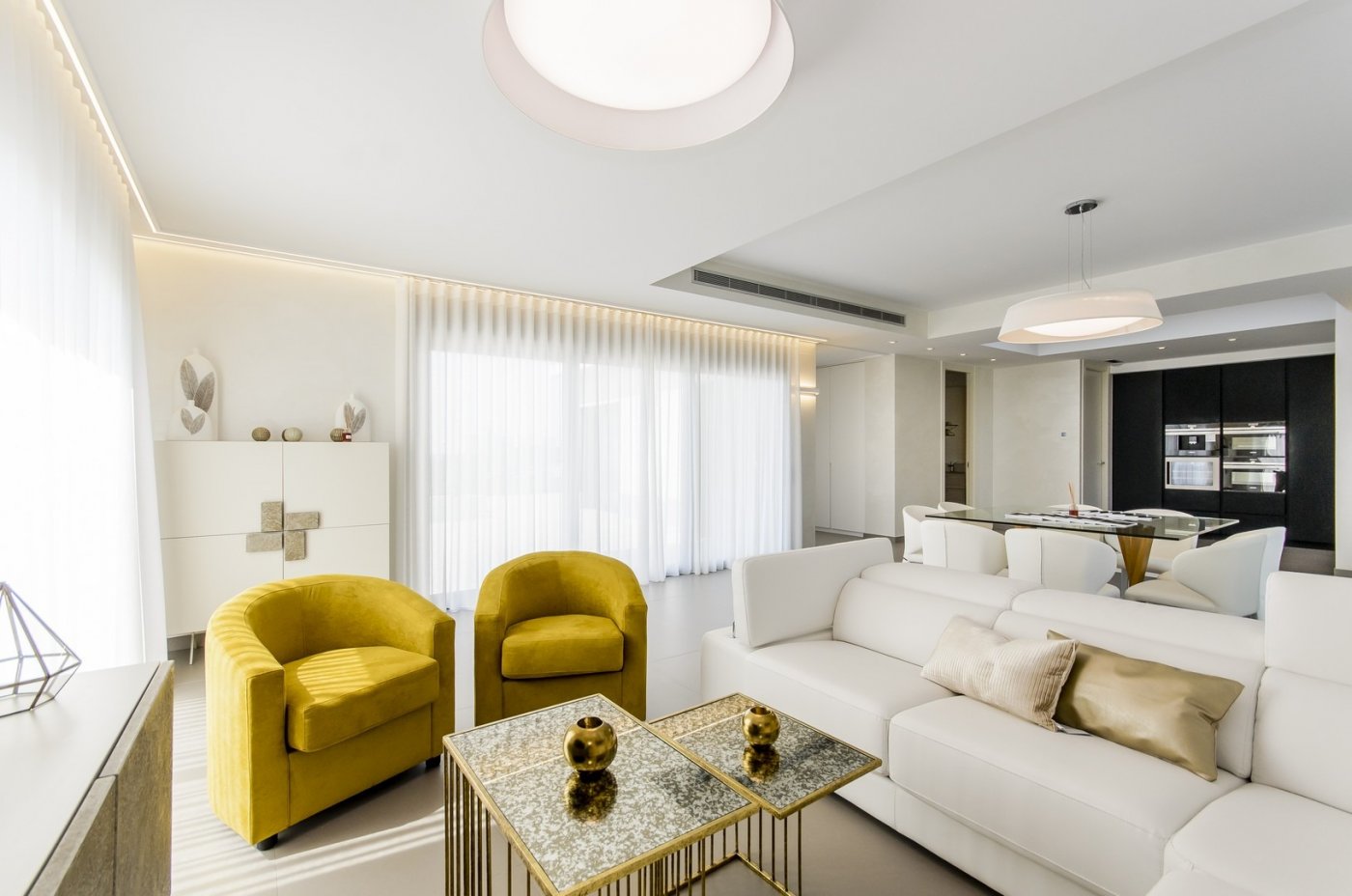New construction villas 250 m from the beach in campoamor